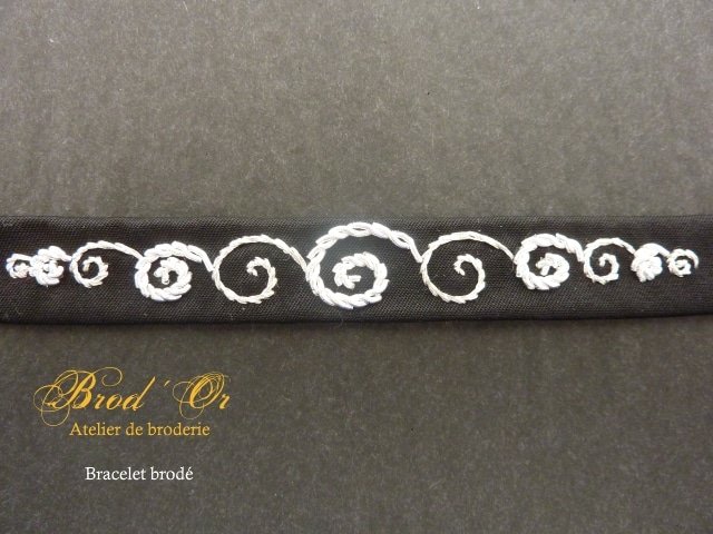 Bracelet brodé "Les spirales" coloris noir